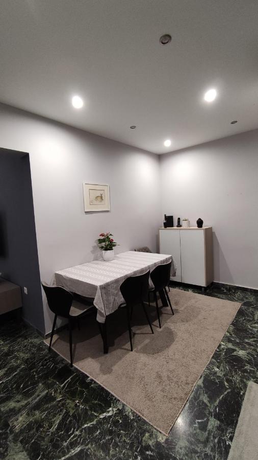 Two Bedroom Apartment In Афіни Екстер'єр фото